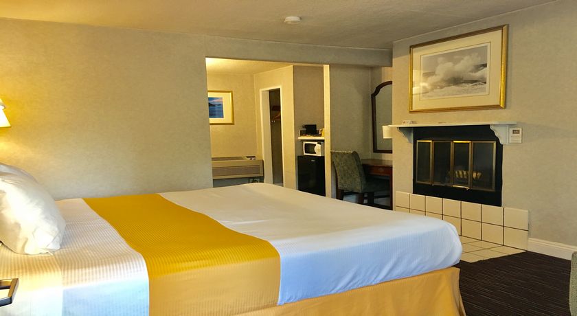 hotel-double-bedroom