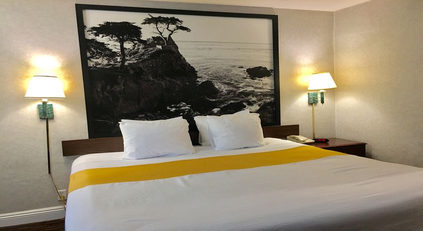 hotel-double-bedroom