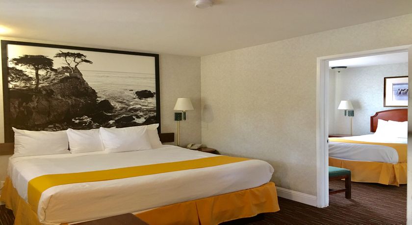 hotel-double-bedroom